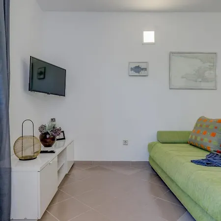 Seaside Getaway With Patio - Three Bedroom