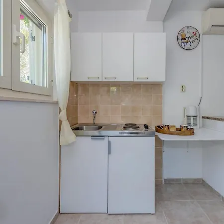Seaside Getaway With Patio - Three Bedroom *