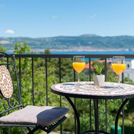 Seaside Getaway With Patio - Three Bedroom